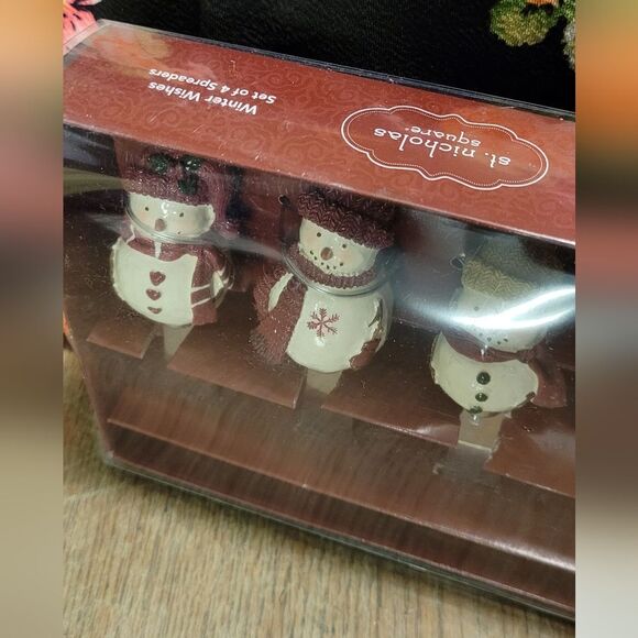 St Nicholas Square Winter Wishes Snowman Family 4 dipper Christmas Spreaders - Picture 3 of 6